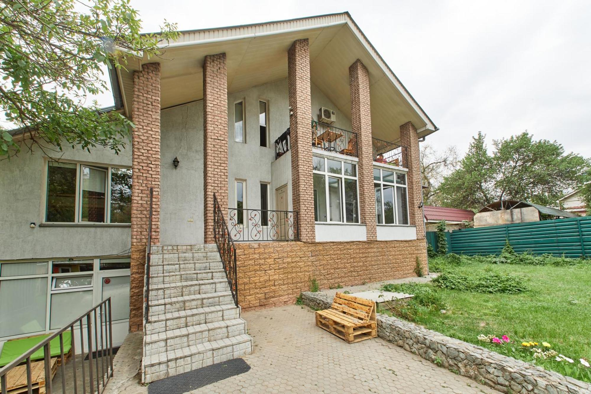 Wanderlust Hostel Riverside Almaty Exterior foto