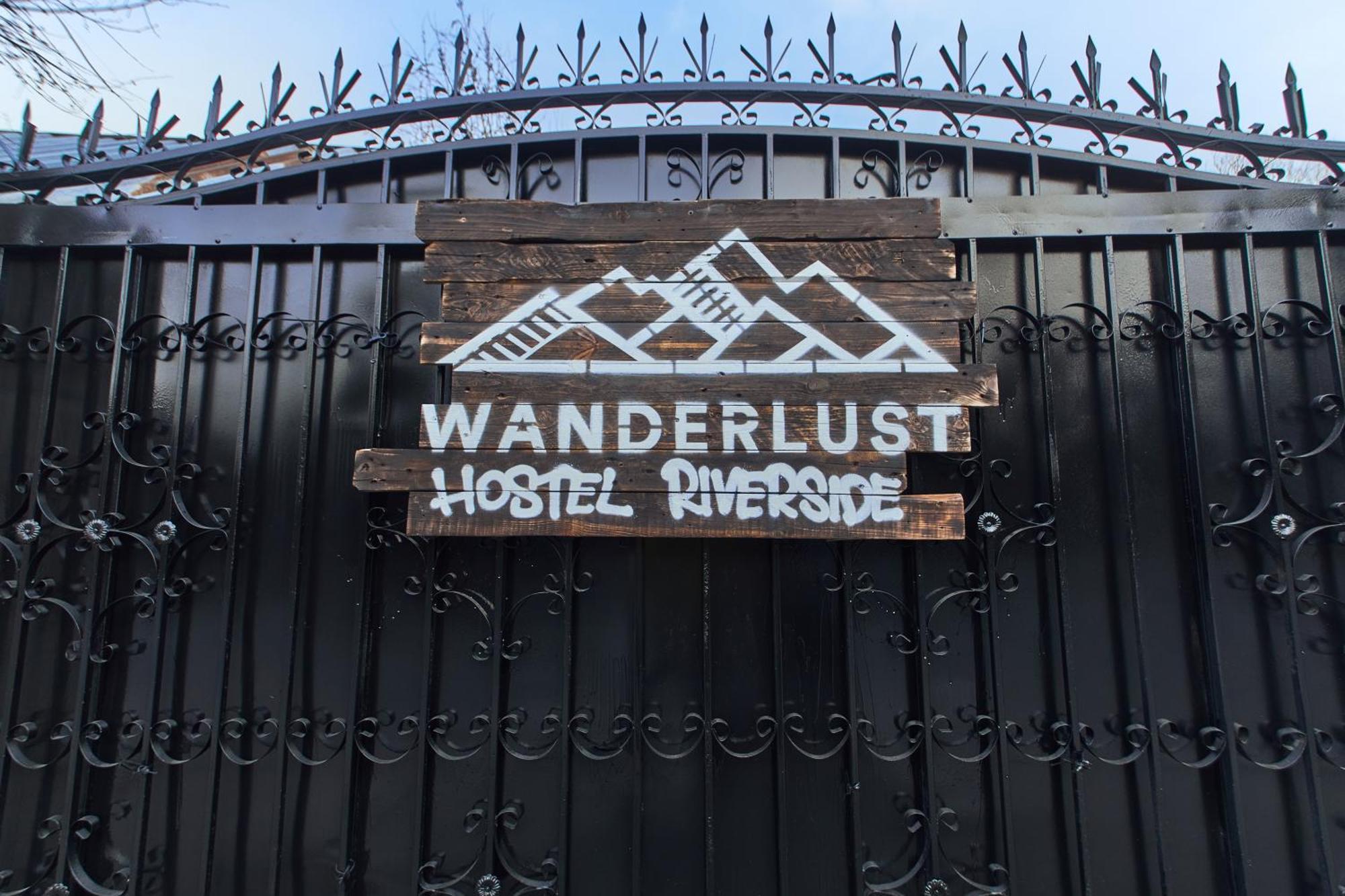 Wanderlust Hostel Riverside Almaty Exterior foto